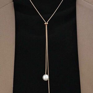 Elegant Gold and Pearl Necklace